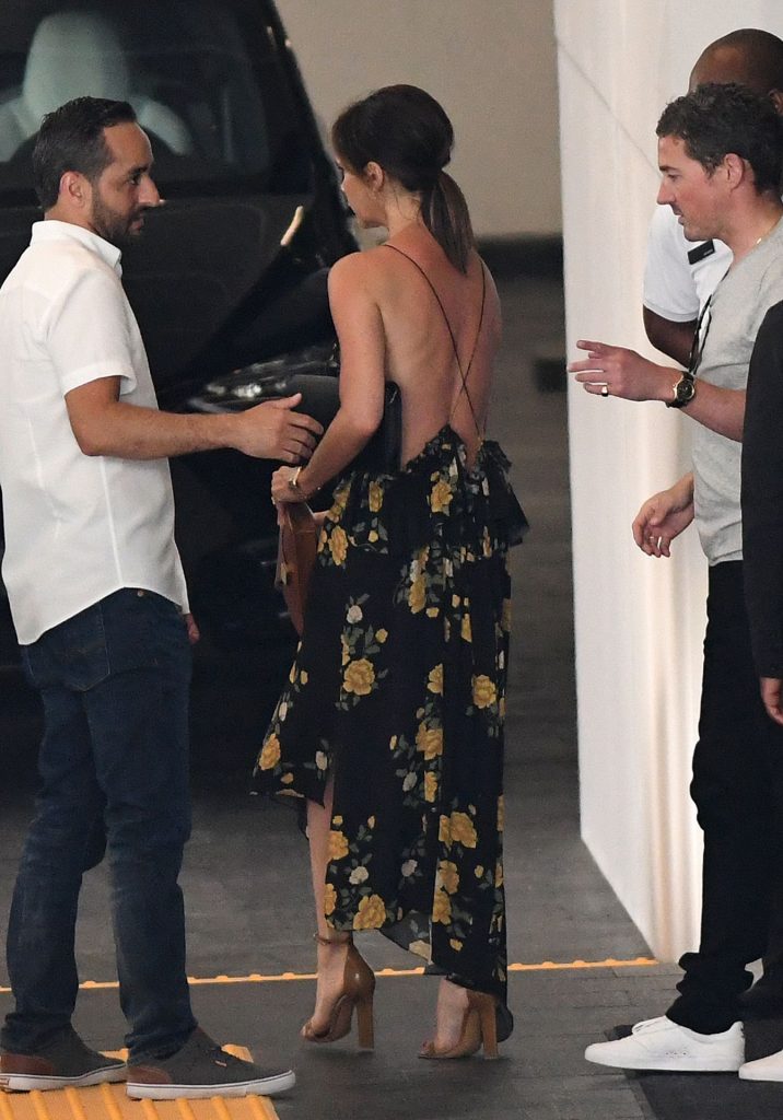 MILF Victoria Beckham Showing Off Her Sexy Back in a Breezy Dress gallery, pic 10