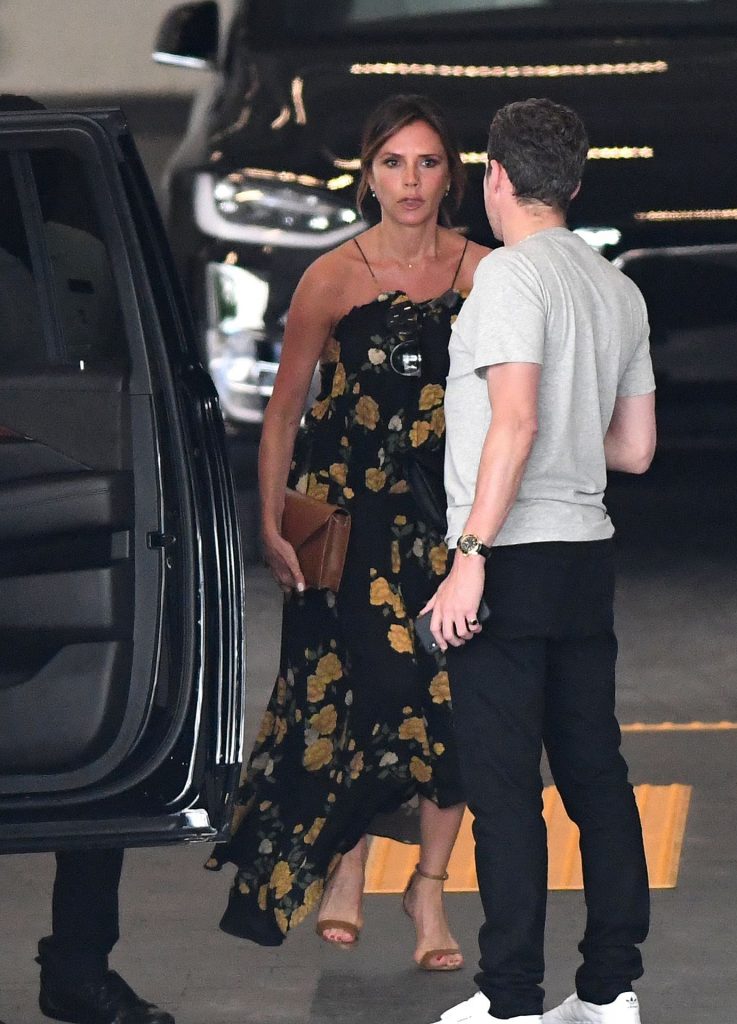 MILF Victoria Beckham Showing Off Her Sexy Back in a Breezy Dress gallery, pic 12