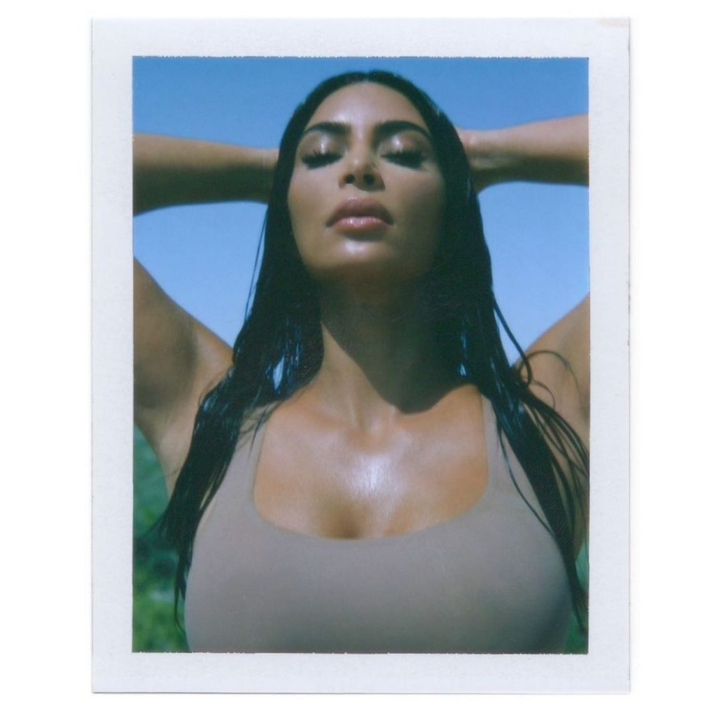 Curvy Kim Kardashian Shows Her Tits and Ass to Move Her Merch gallery, pic 16