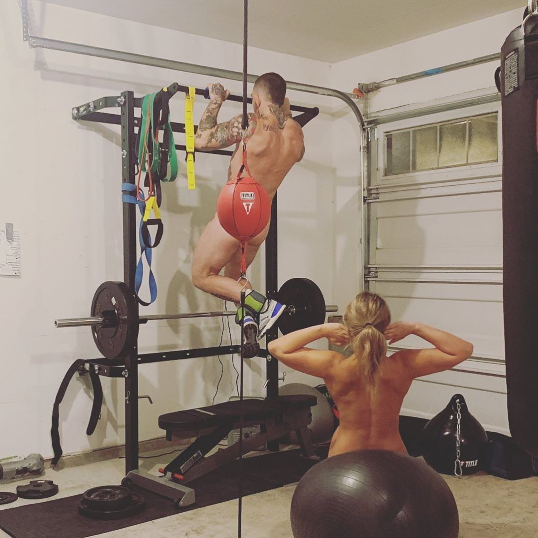 MMA Babe Paige VanZant Shows Her Semi-Naked Body on Social Media.