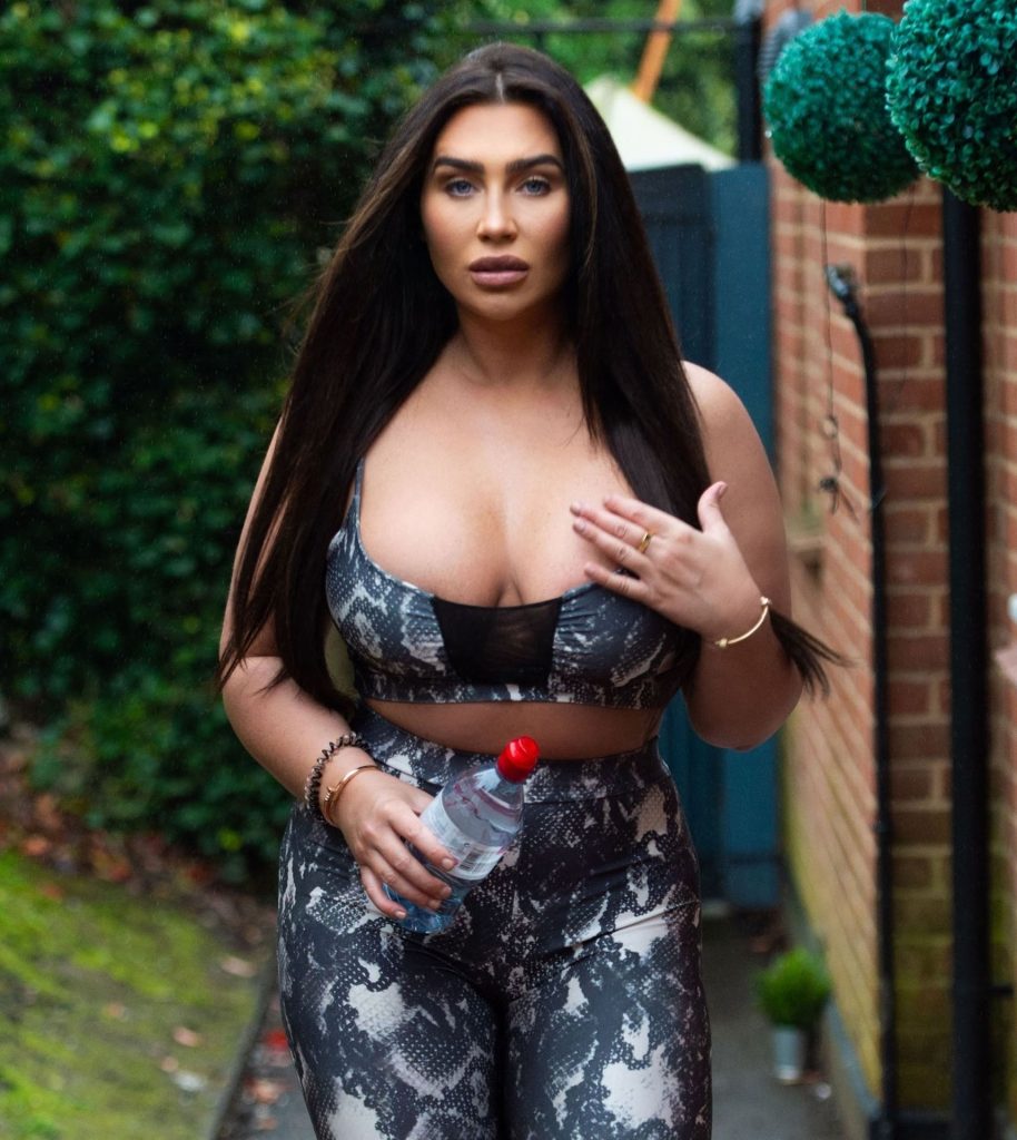 Reality TV Star Lauren Goodger Flaunting Her Curves in a Skintight Get-Up gallery, pic 44