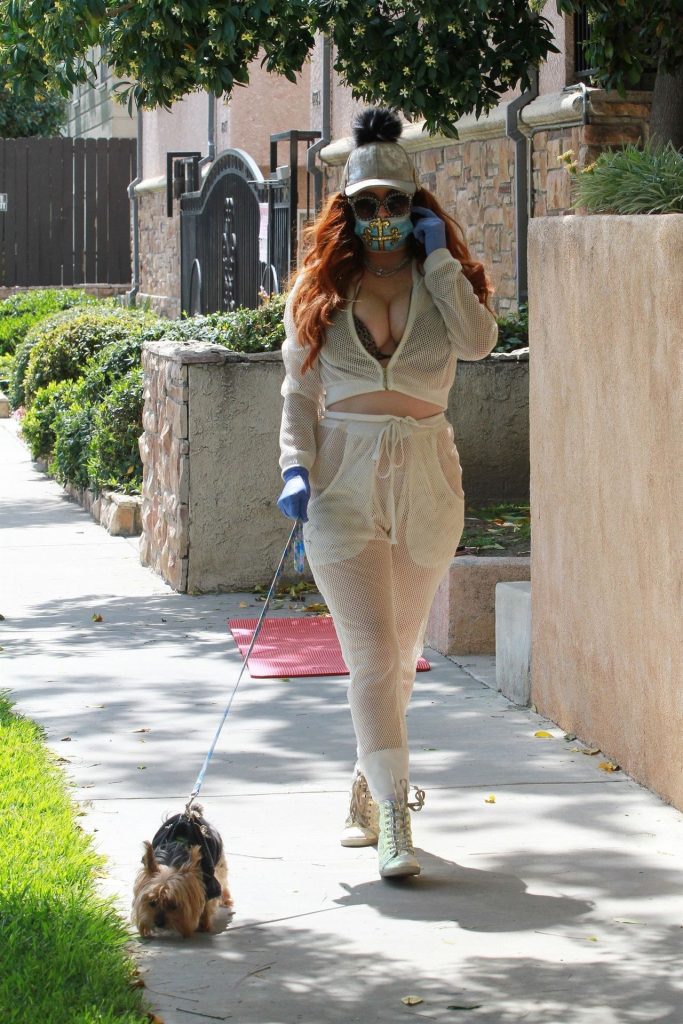 Disgusting Redhead Phoebe Price Goes on all Fours on the Sidewalk gallery, pic 12