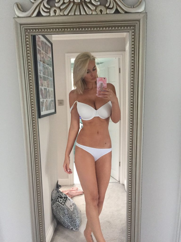 Blonde Babe Rhian Sugden Just Can’t Stop Showing Her Nude Body gallery, pic 236