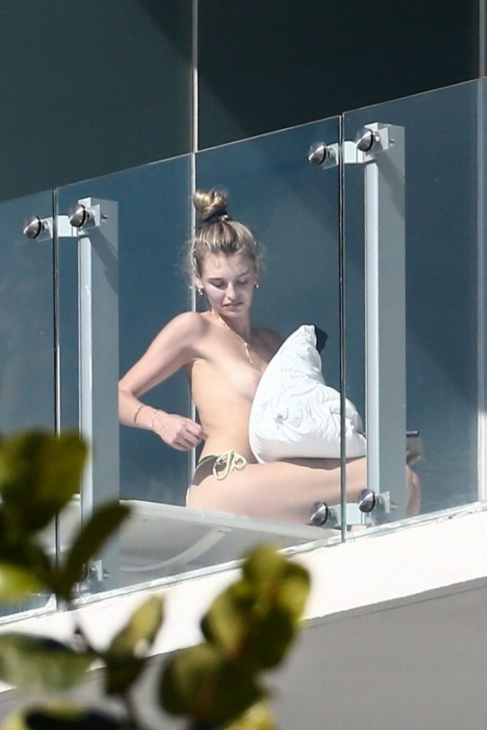 Dutch Model Roosmarijn de Kok Sunbathing Topless on the Balcony gallery, pic 68