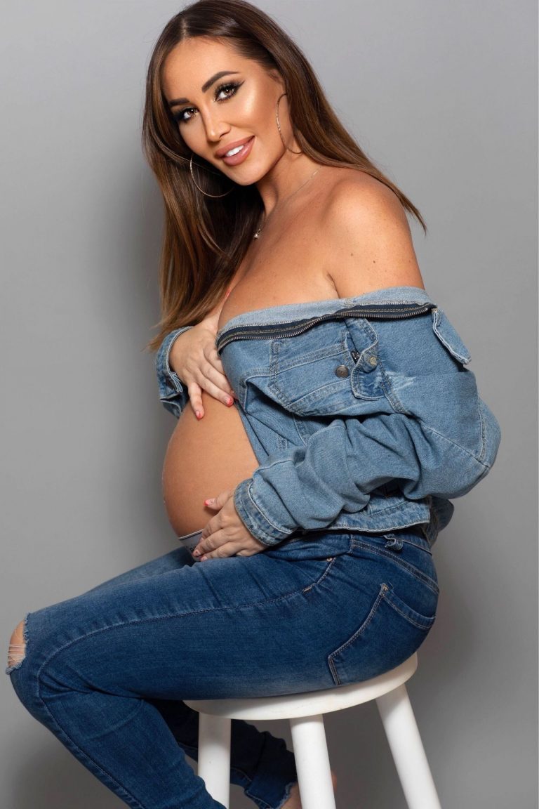 Pregnant Lauryn Goodman Showing Her Big Belly In High Quality The