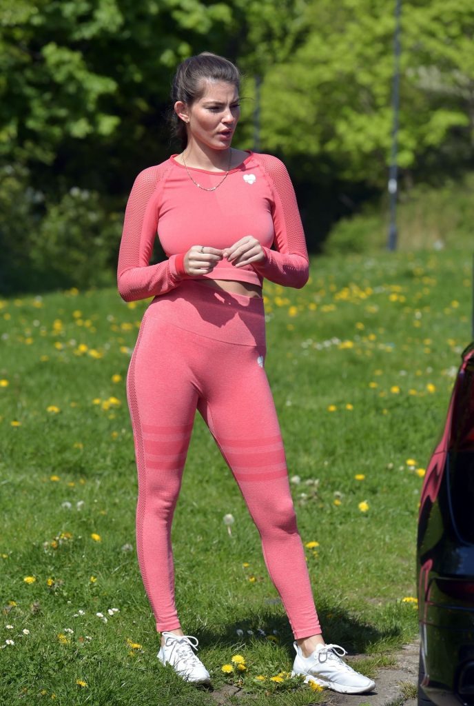 Sporty Brunette Rebecca Gormley Shows Her Body in a Skintight Outfit gallery, pic 34