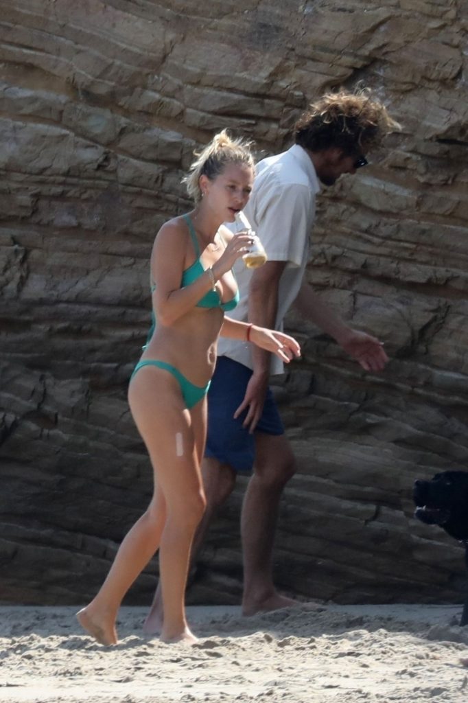 Young Beauty Dylan Penn Shows Her Bikini Body on Mother’s Day gallery, pic 20