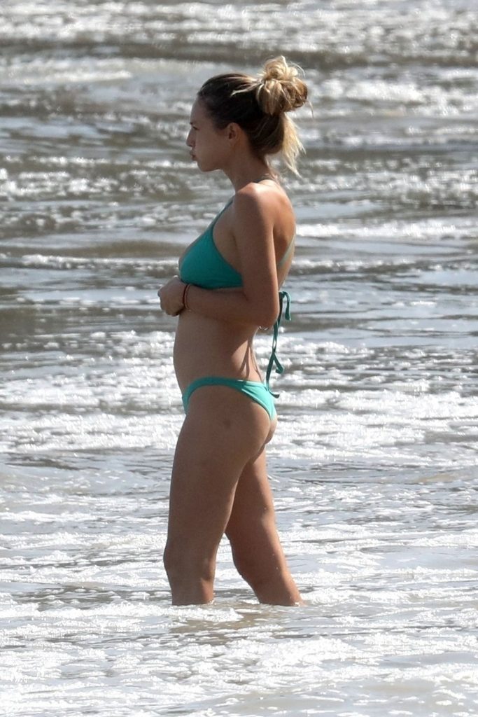 Young Beauty Dylan Penn Shows Her Bikini Body on Mother’s Day gallery, pic 28