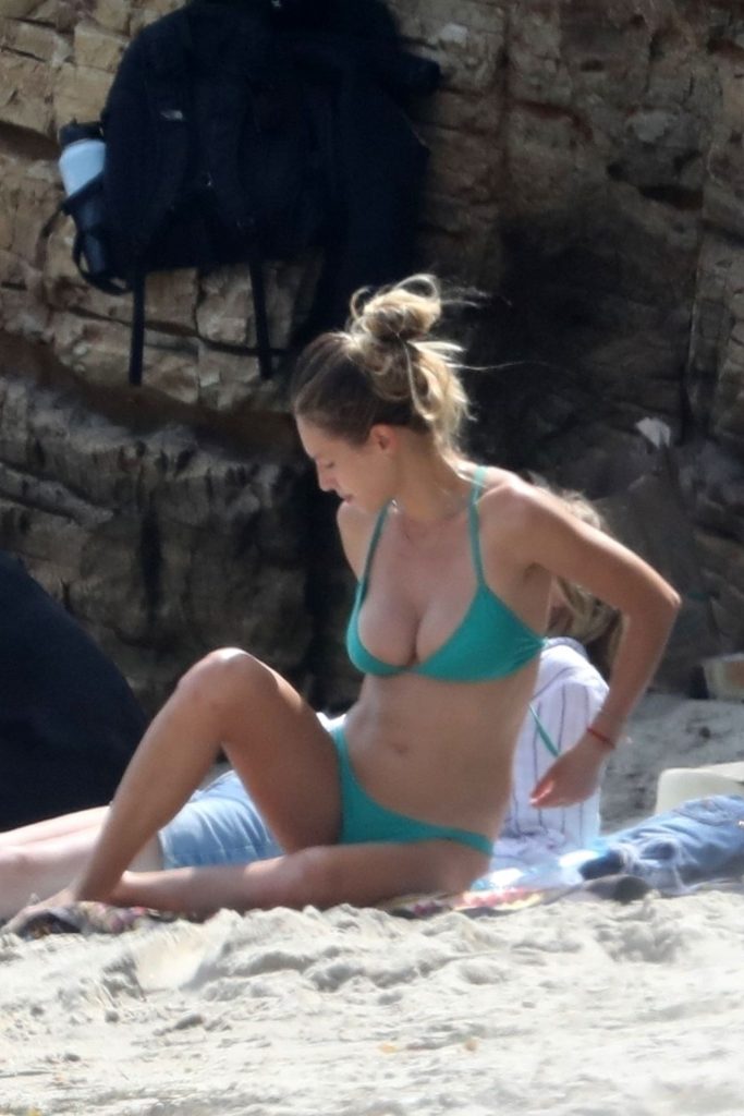 Young Beauty Dylan Penn Shows Her Bikini Body on Mother’s Day gallery, pic 46