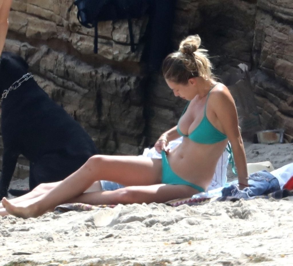 Young Beauty Dylan Penn Shows Her Bikini Body on Mother’s Day gallery, pic 10