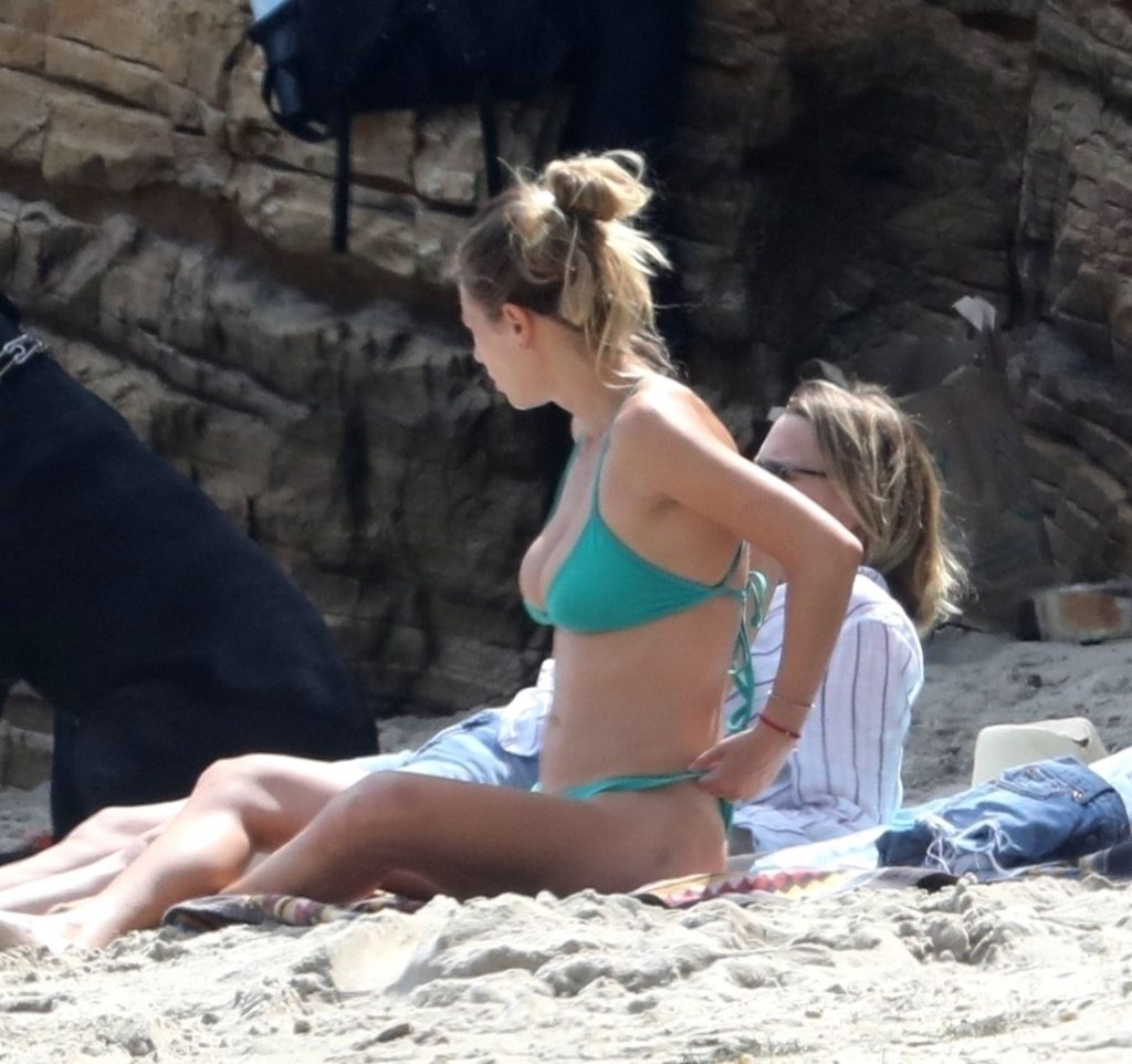 Young Beauty Dylan Penn Shows Her Bikini Body on Mother’s Day gallery, pic 12
