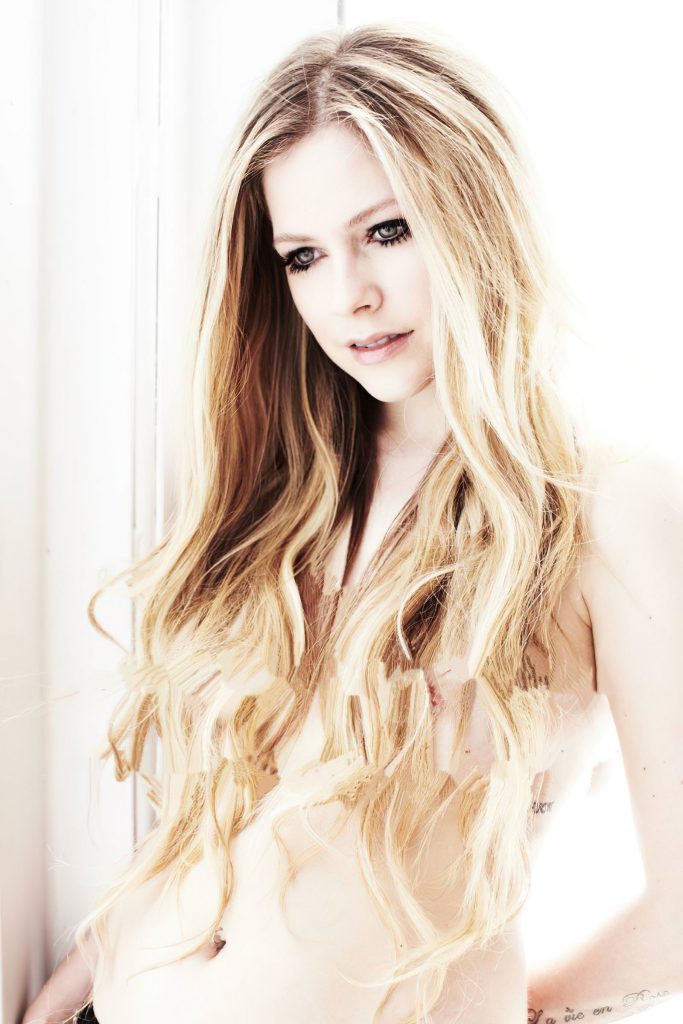 Collection of the Hottest Avril Lavigne Pictures + Bonus Topless Photo gallery, pic 4