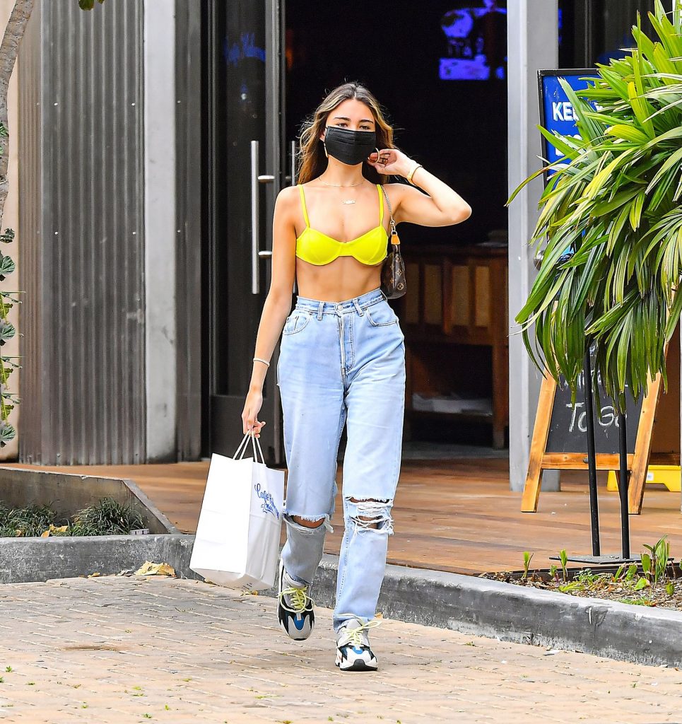 Young Hottie Madison Beer Shows Her Perfect Abs While Out and About gallery, pic 24