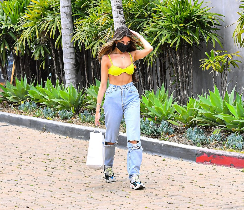 Young Hottie Madison Beer Shows Her Perfect Abs While Out and About gallery, pic 30