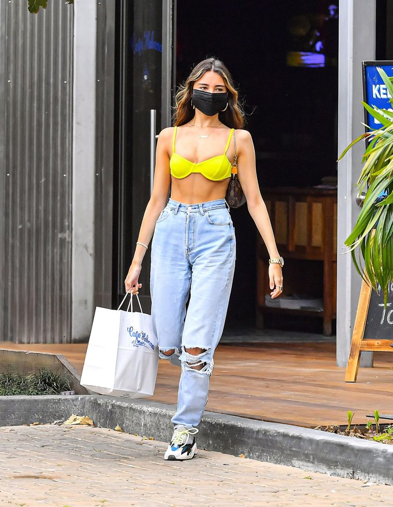 Young Hottie Madison Beer Shows Her Perfect Abs While Out and About gallery, pic 6