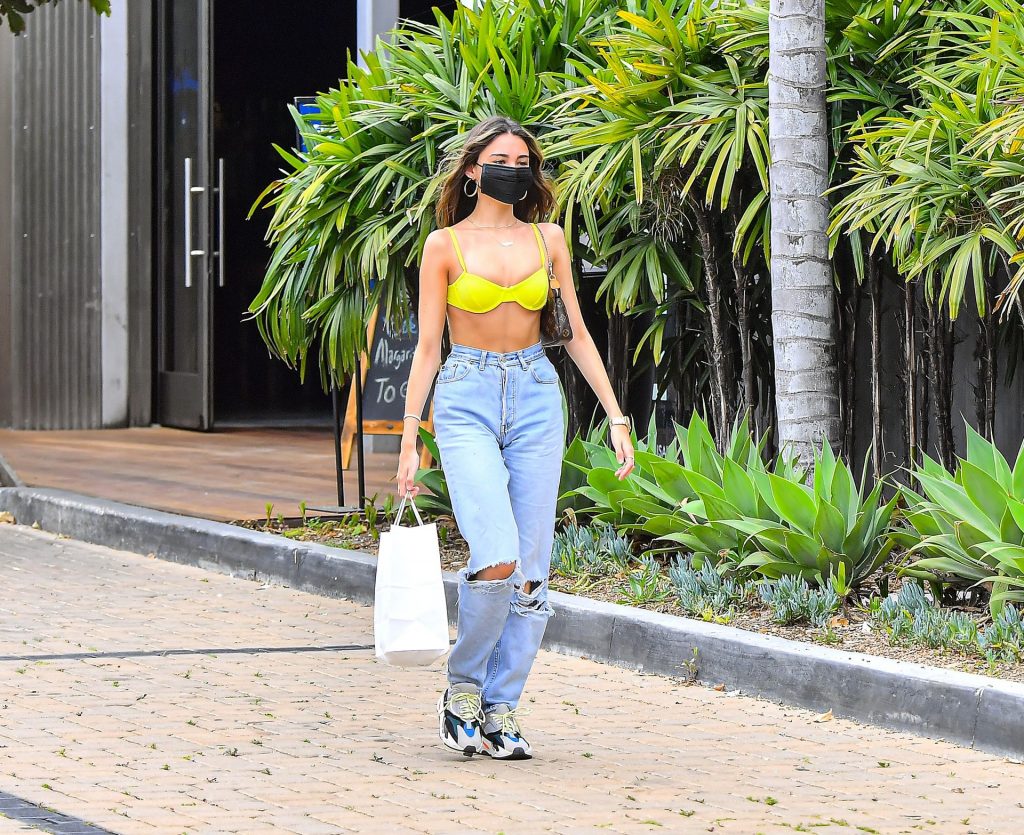 Young Hottie Madison Beer Shows Her Perfect Abs While Out and About gallery, pic 16