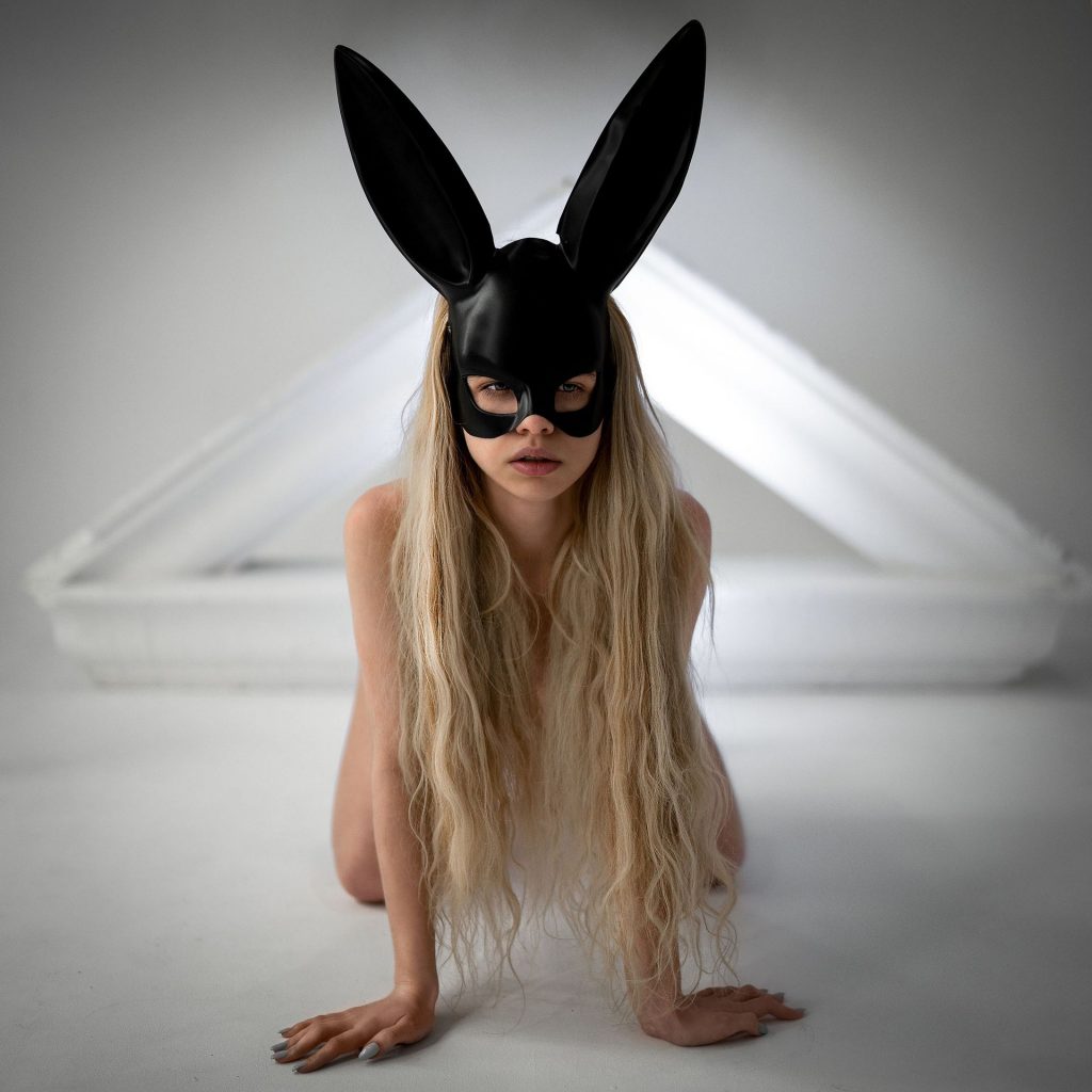 Brave Blondie Alexandra Smelova Shows Her Totally Naked Body gallery, pic 2
