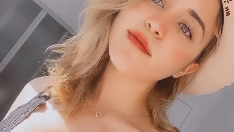 Young Hottie Caylee Cowan Shows Her Amazing Breasts on Social Media
