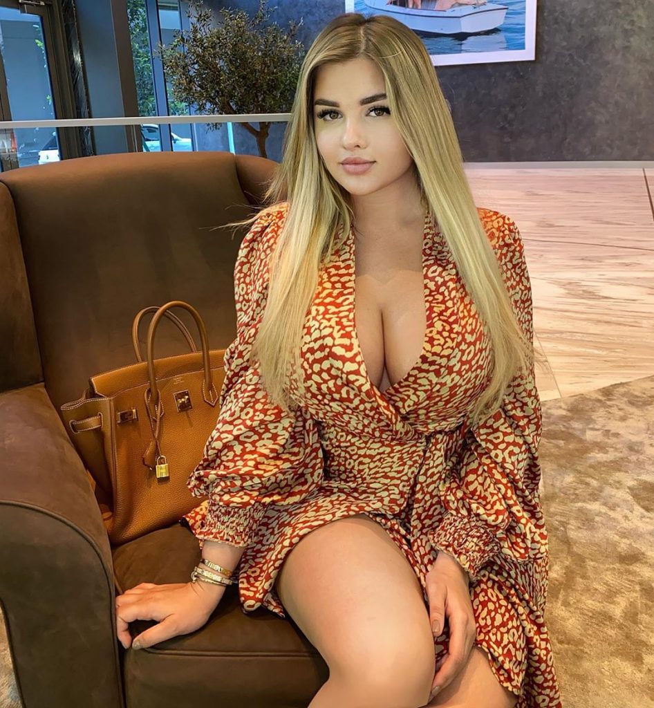 Russian Kim Kardashian Knock-Off, Anastasia Kvitko, Shows Her Boobs gallery, pic 8