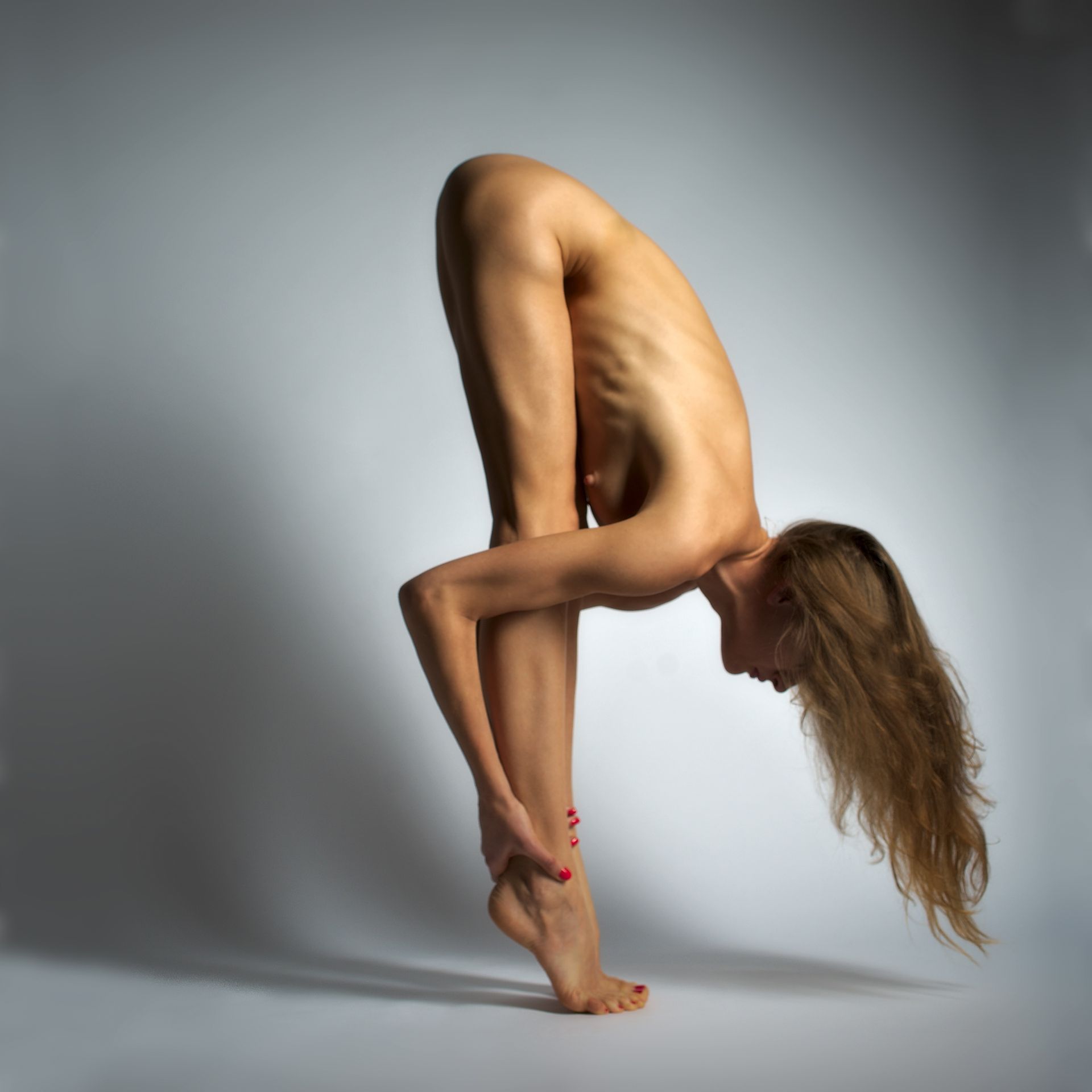 Kinky Contortionist Tanya Kurkina Shows Her Nude Body (But It’s Weird) .