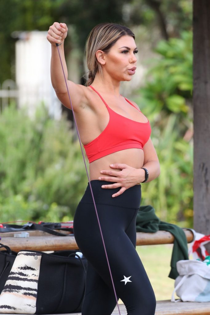 Fitness Freak Kiki Morris Shows Her Tight Body While Working Out gallery, pic 8