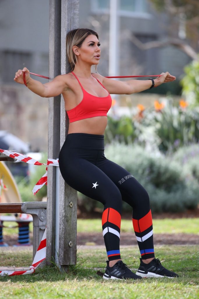 Fitness Freak Kiki Morris Shows Her Tight Body While Working Out gallery, pic 124