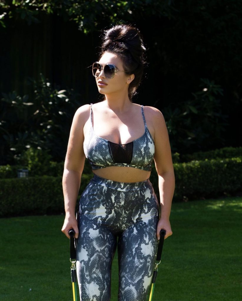 “Curvy” “Hottie” Lauren Goodger Shows Her Boobs and Looks Repulsive gallery, pic 26