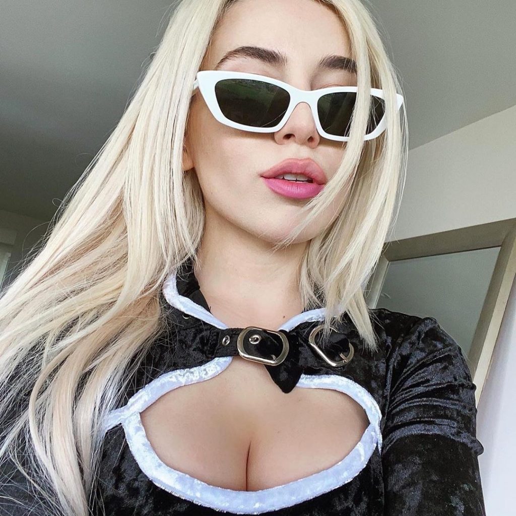 Edgy Blonde Ava Max Shows Her Tight Body for the Camera gallery, pic 8