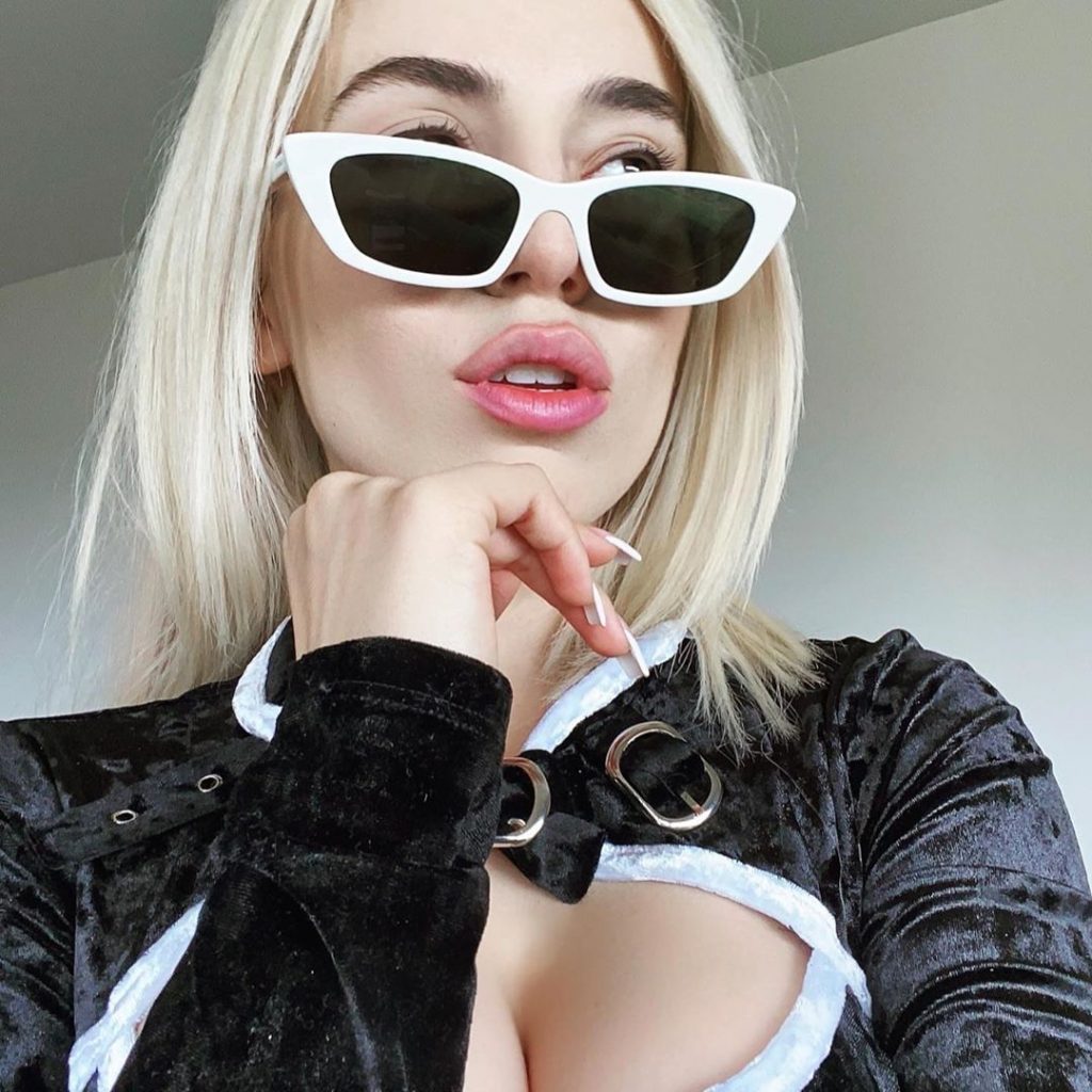 Edgy Blonde Ava Max Shows Her Tight Body for the Camera gallery, pic 18