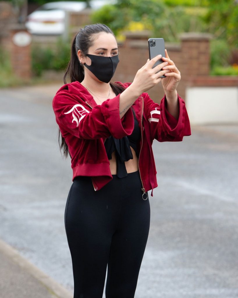 Thick Brunette Marnie Simpson Shows Her Thighs And Tits Outdoors The