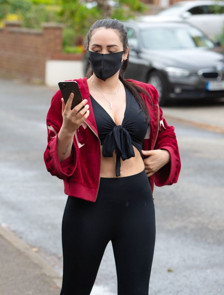 Thick Brunette Marnie Simpson Shows Her Thighs and Tits Outdoors gallery, pic 22