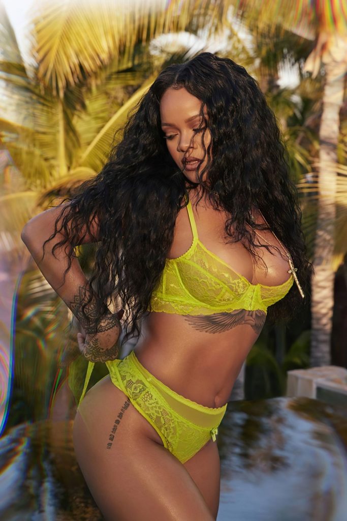 Thick Beauty Rihanna Shows Her Big Butt and Pretty Face in an Ad gallery, pic 10
