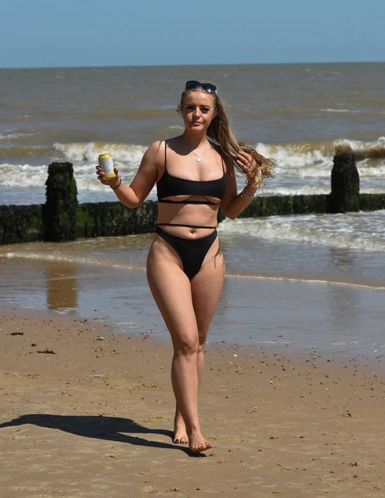 Young Thickie Megan Clark Displaying Her Body in a Black Swimsuit gallery, pic 28