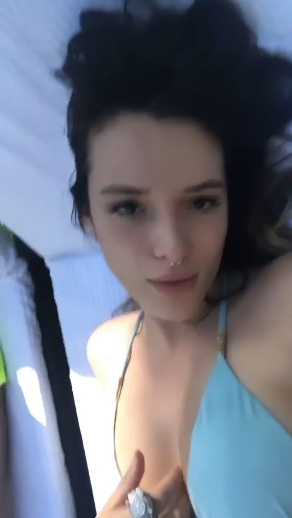 Fappening Porn – Leaked Pictures and Videos of Bella Thorne screenshot 16
