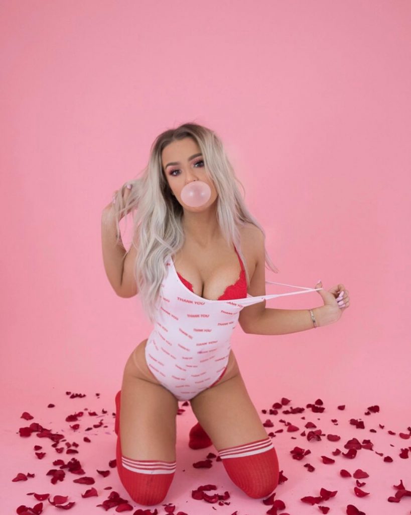 Random Sexy Pictures of Tana Mongeau Collected in One Place gallery, pic 2