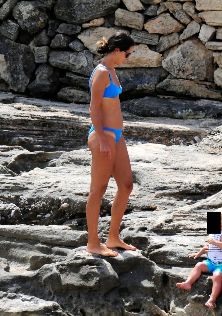 Slim Hottie Ana Ivanovic Shows Her Tight Bod in a Blue Bikini gallery, pic 28