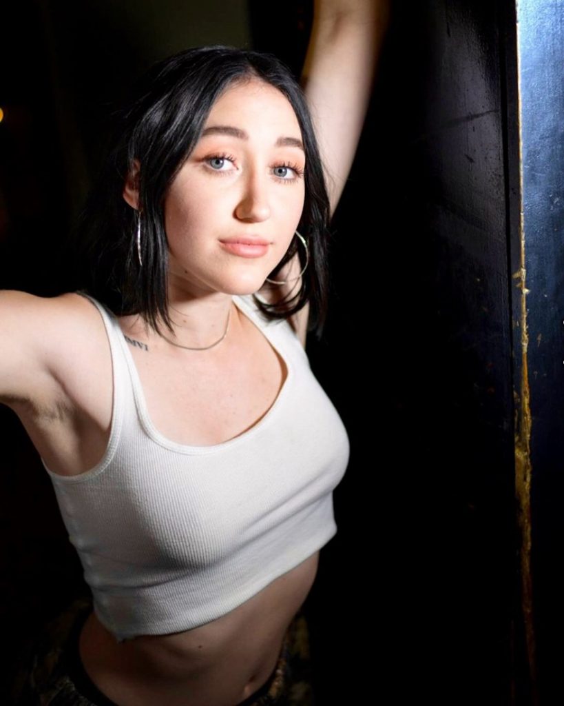 Young Brunette Noah Cyrus Is Every Bit as Slutty as Her Sister gallery, pic 32