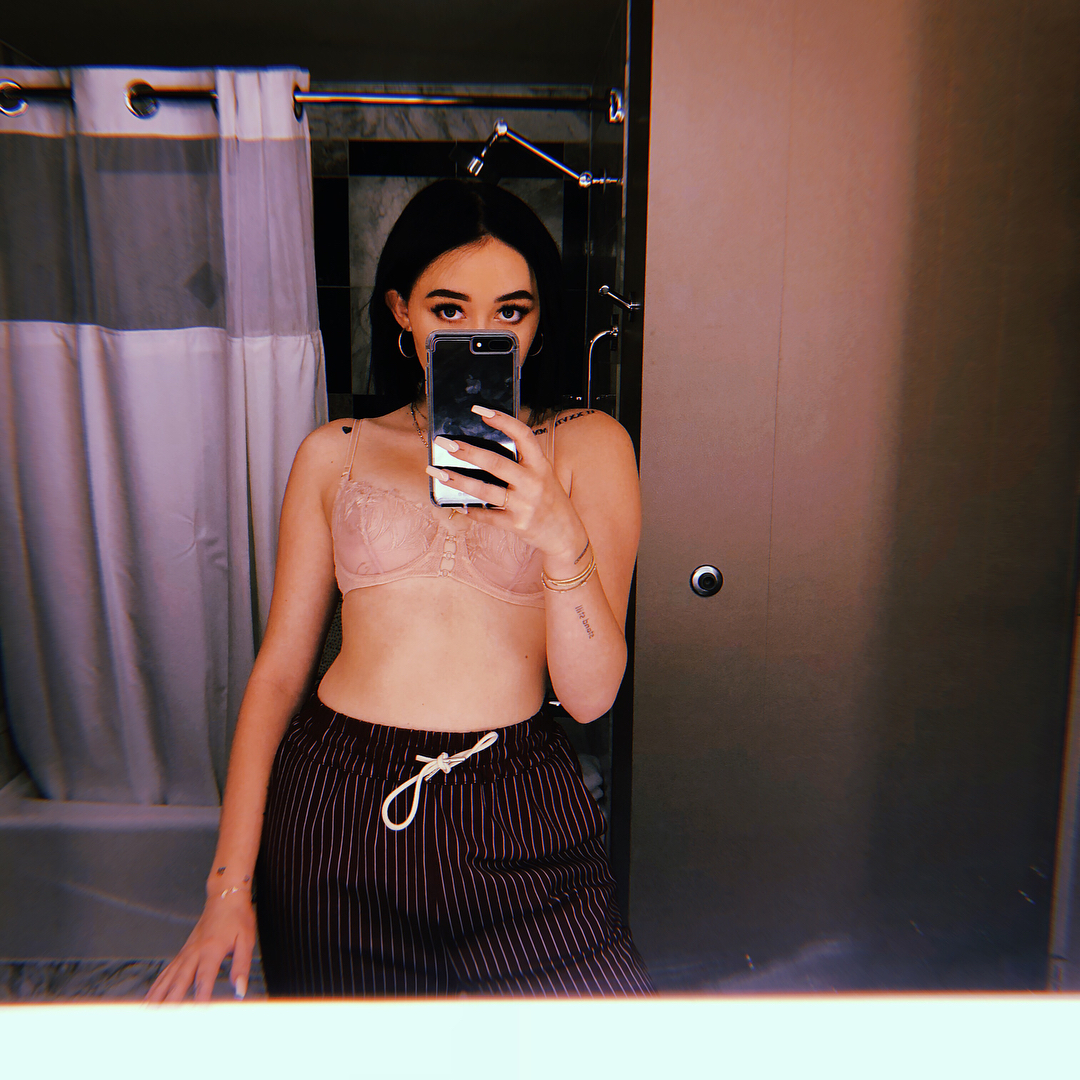 Noah Cyrus Porn Galleries