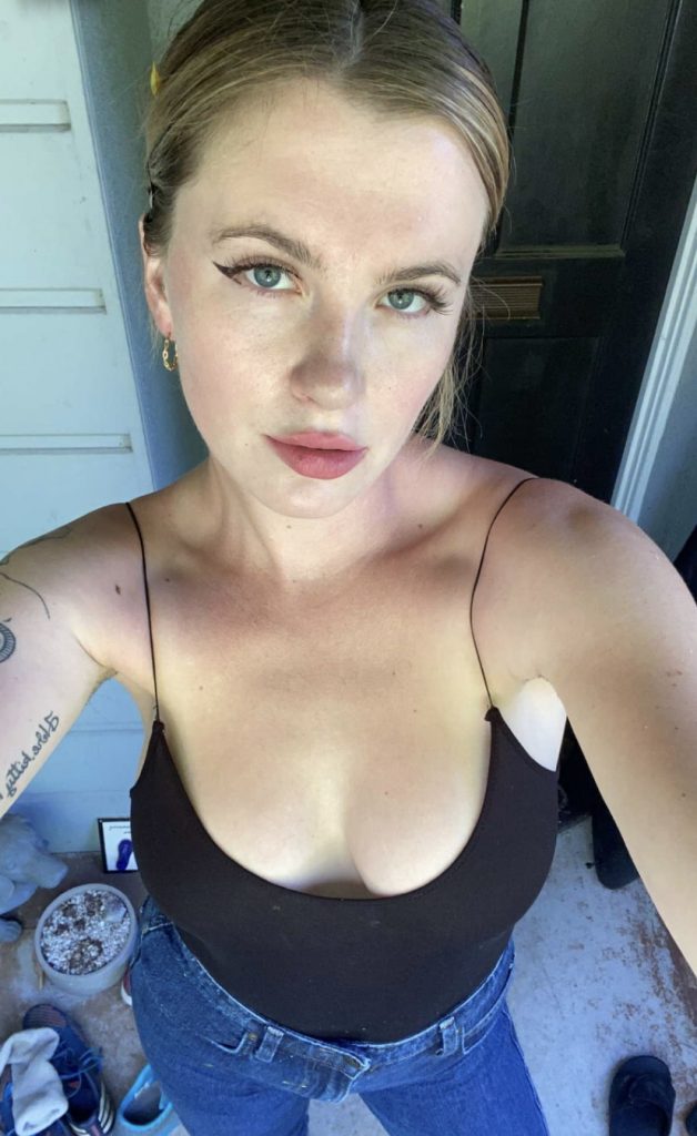 Busty Blonde Ireland Baldwin Shows Her Rack on Social Media gallery, pic 2