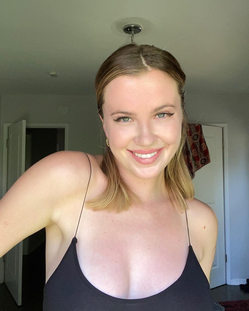 Busty Blonde Ireland Baldwin Shows Her Rack on Social Media gallery, pic 6