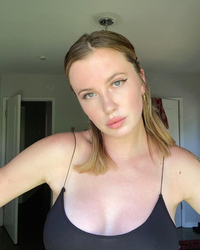 Busty Blonde Ireland Baldwin Shows Her Rack on Social Media gallery, pic 8