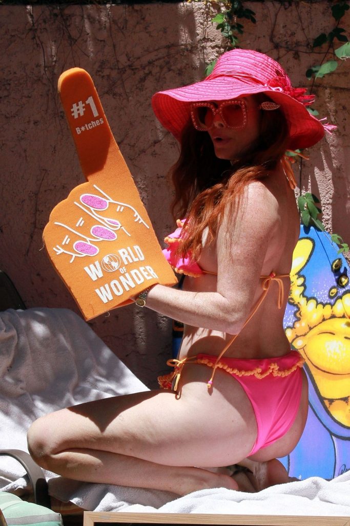 Hideous Slag Phoebe Price Shows Her Disgusting Body in a Bikini gallery, pic 12