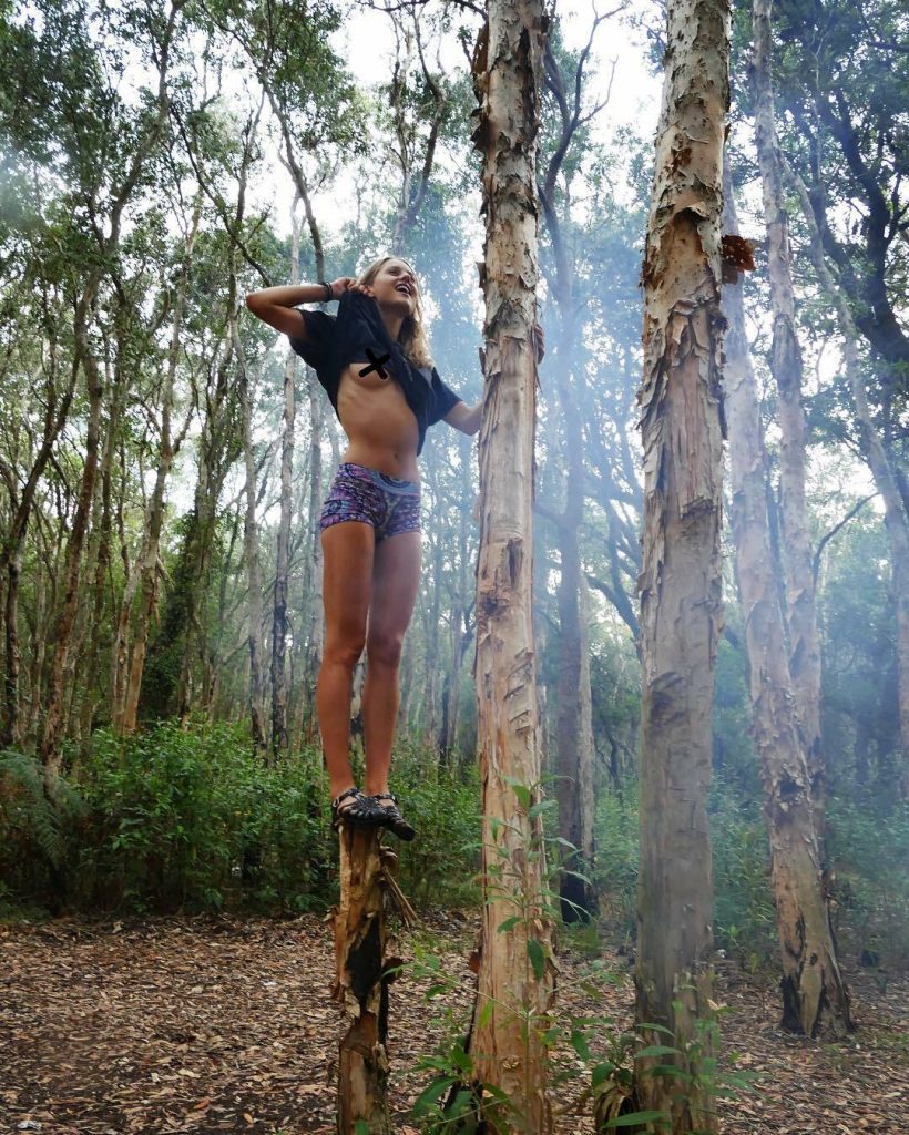 Aussie Hottie Isabelle Cornish Displaying Her Perfect Body gallery, pic 72