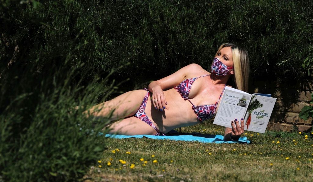 Mature Model Caprice Bourret Sunbathing in a Bikini gallery, pic 2