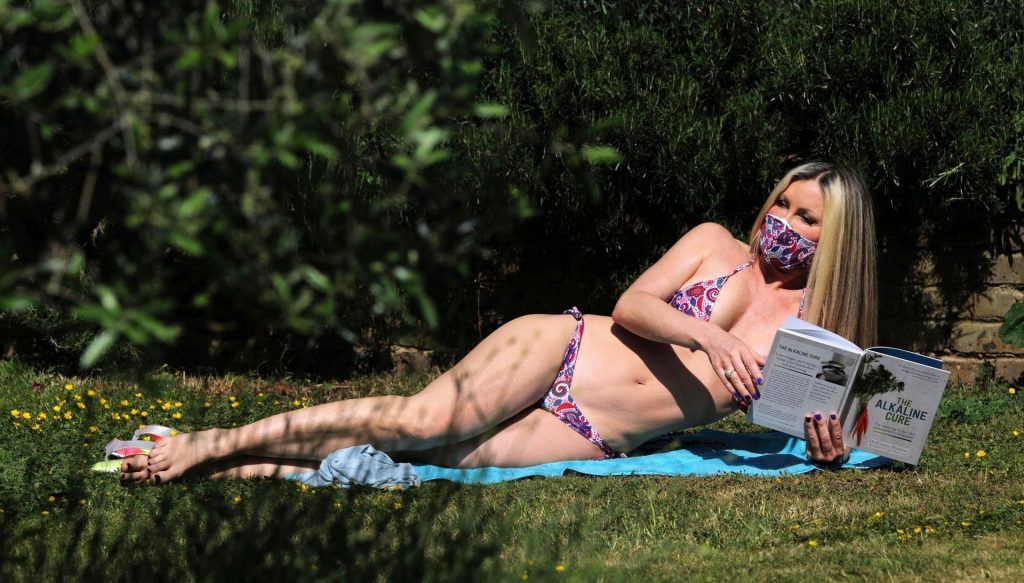 Mature Model Caprice Bourret Sunbathing in a Bikini gallery, pic 4