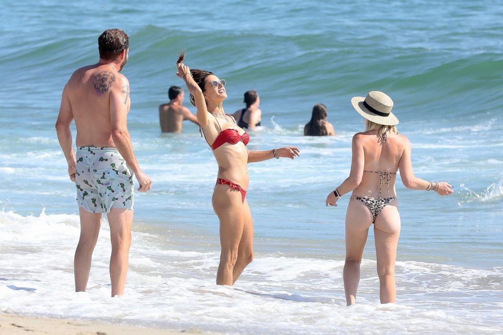 Bikini-Clad Alessandra Ambrosio Looks Perfect Without Even Trying Hard gallery, pic 8