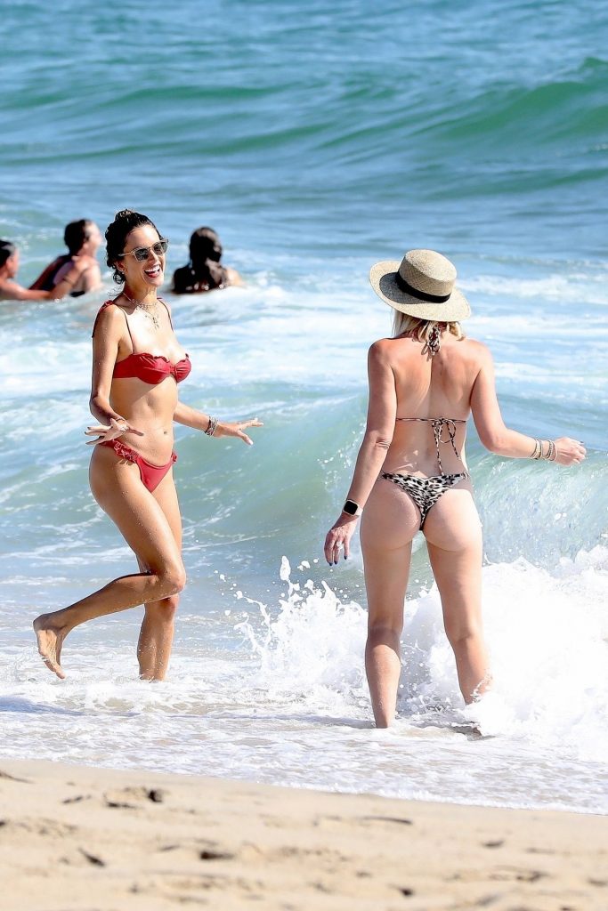 Bikini-Clad Alessandra Ambrosio Looks Perfect Without Even Trying Hard gallery, pic 12