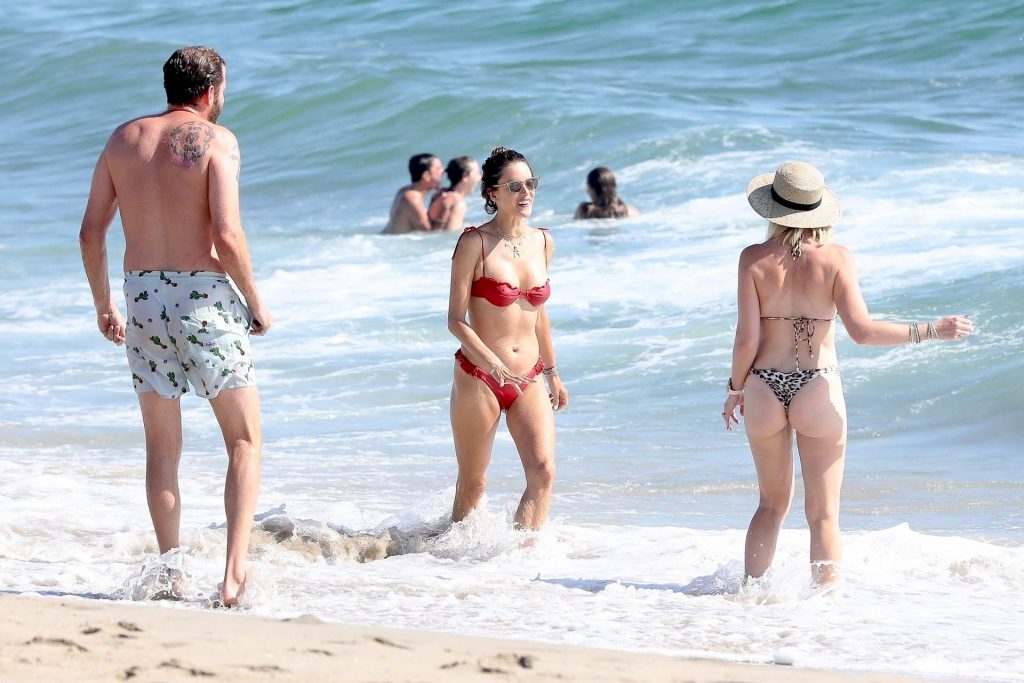 Bikini-Clad Alessandra Ambrosio Looks Perfect Without Even Trying Hard gallery, pic 14