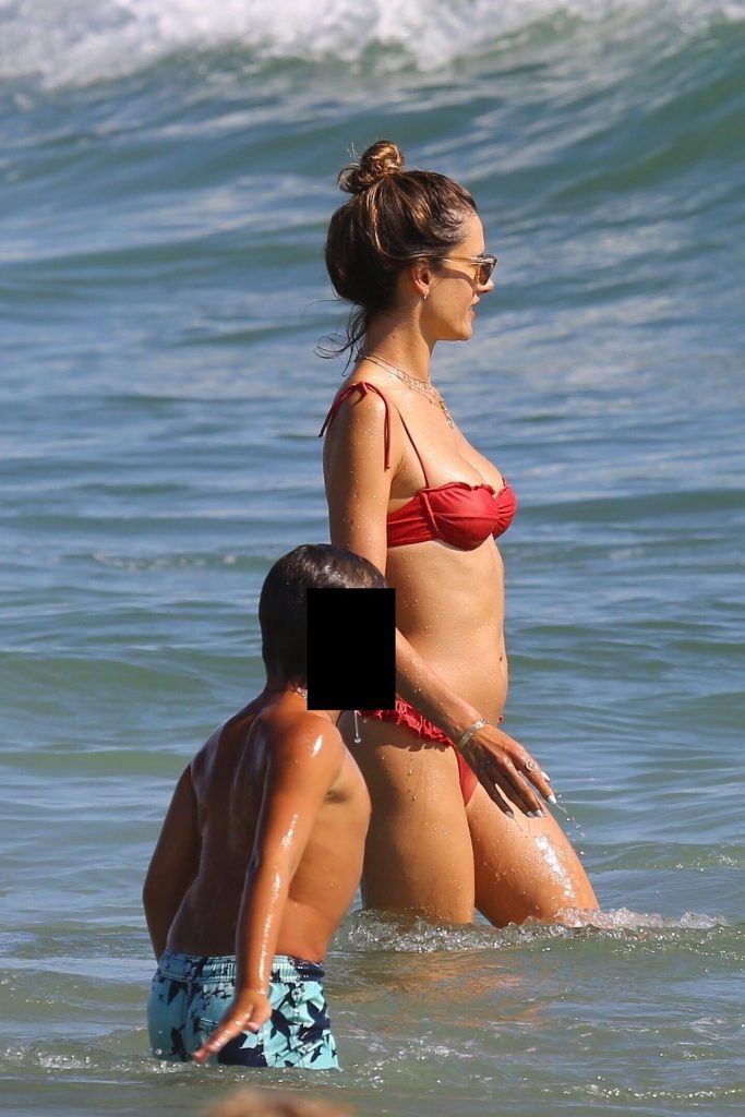 Bikini-Clad Alessandra Ambrosio Looks Perfect Without Even Trying Hard gallery, pic 162