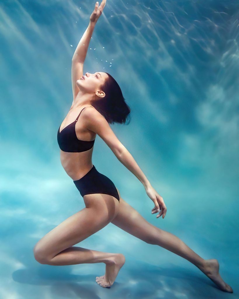 Supermodel Bella Hadid Showing Her Enviable Physique Underwater gallery, pic 24